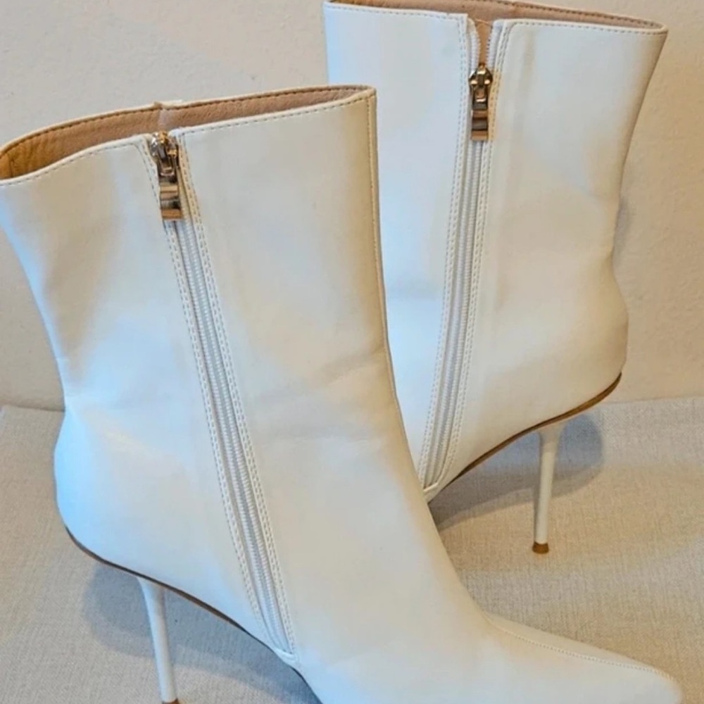 PrettyLittleThing Elegant White Heeled Boots